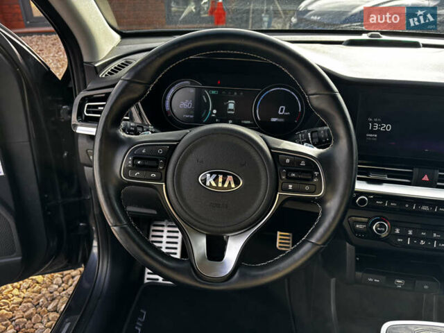 Серый Киа Niro, объемом двигателя 0 л и пробегом 110 тыс. км за 21200 $, фото 29 на Automoto.ua