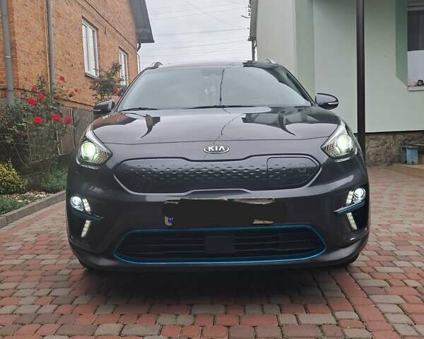 Серый Киа Niro, объемом двигателя 0 л и пробегом 89 тыс. км за 20500 $, фото 4 на Automoto.ua