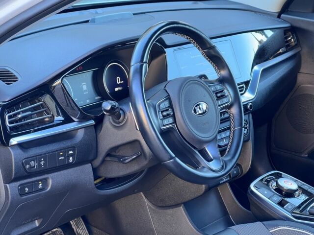 Сірий Кіа Niro, об'ємом двигуна 0 л та пробігом 89 тис. км за 437 $, фото 9 на Automoto.ua
