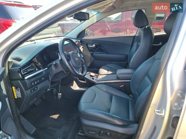 Сірий Кіа Niro, об'ємом двигуна 0 л та пробігом 76 тис. км за 13000 $, фото 9 на Automoto.ua