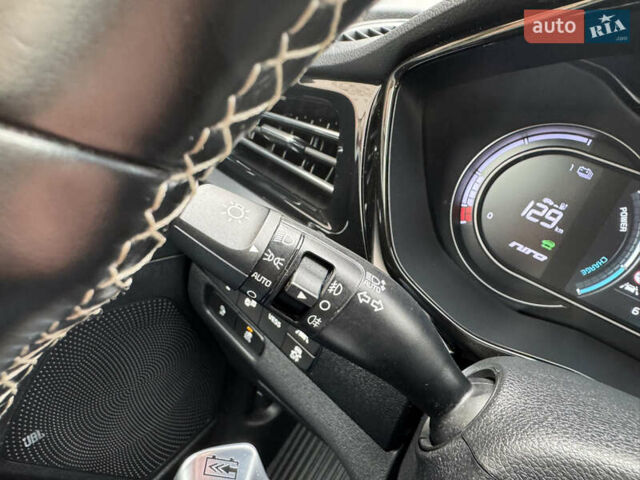 Серый Киа Niro, объемом двигателя 0 л и пробегом 118 тыс. км за 19350 $, фото 82 на Automoto.ua