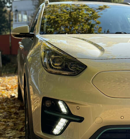 Сірий Кіа Niro, об'ємом двигуна 0 л та пробігом 115 тис. км за 21913 $, фото 6 на Automoto.ua