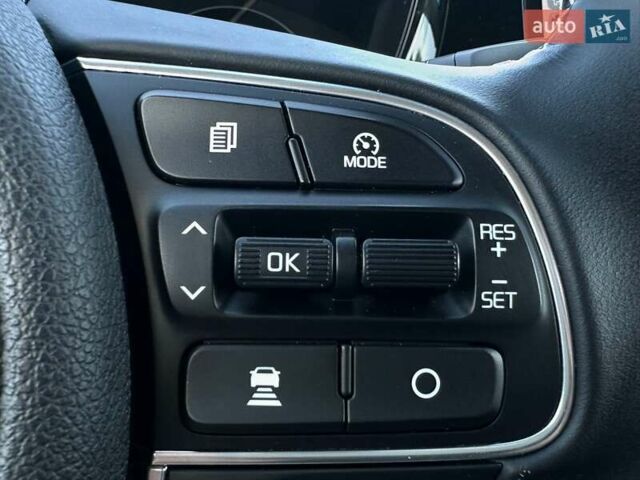 Сірий Кіа Niro, об'ємом двигуна 0 л та пробігом 76 тис. км за 22700 $, фото 24 на Automoto.ua