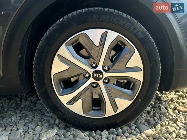 Сірий Кіа Niro, об'ємом двигуна 0 л та пробігом 76 тис. км за 22700 $, фото 16 на Automoto.ua