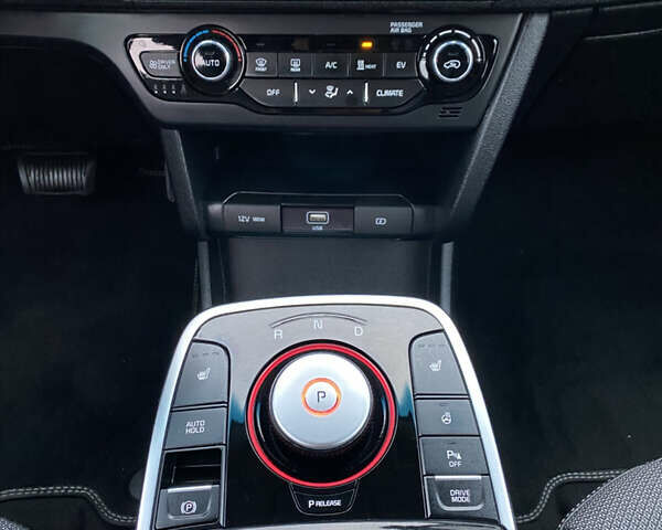 Серый Киа Niro, объемом двигателя 0 л и пробегом 95 тыс. км за 17200 $, фото 12 на Automoto.ua