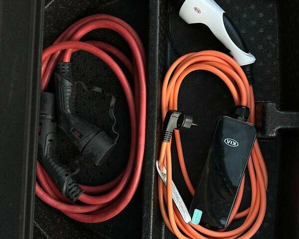 Сірий Кіа Niro, об'ємом двигуна 0 л та пробігом 97 тис. км за 22600 $, фото 52 на Automoto.ua