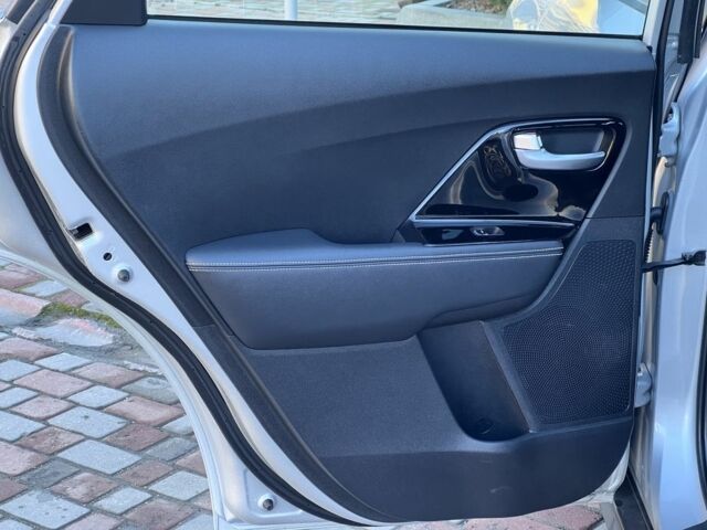 Сірий Кіа Niro, об'ємом двигуна 0 л та пробігом 89 тис. км за 437 $, фото 16 на Automoto.ua