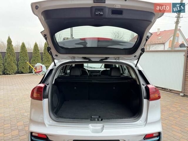 Сірий Кіа Niro, об'ємом двигуна 0 л та пробігом 71 тис. км за 21999 $, фото 78 на Automoto.ua