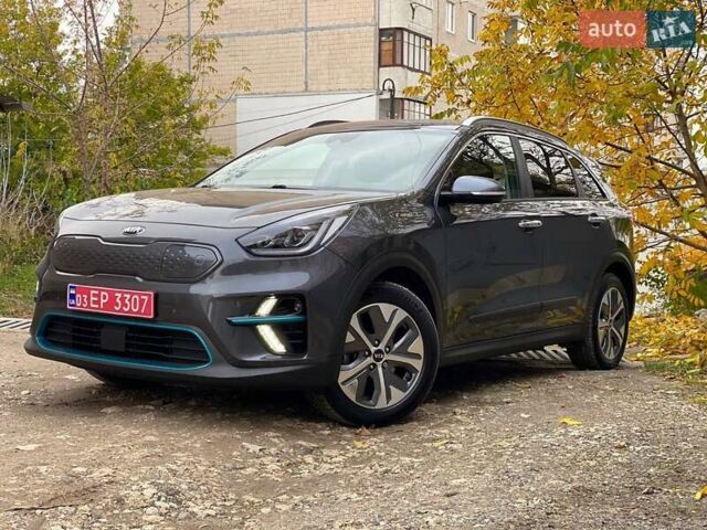Киа Niro 2020 в Тернополе на Automoto.ua Серый Киа Niro, объемом двигателя 0 л и пробегом 149 тыс. км за 18800 $, фото 4 на Automoto.ua