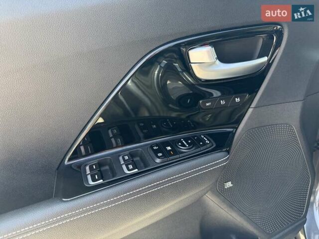 Сірий Кіа Niro, об'ємом двигуна 0 л та пробігом 82 тис. км за 20500 $, фото 17 на Automoto.ua
