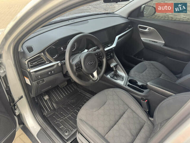Киа Niro 2020 в Луцке на Automoto.ua Серый Киа Niro, объемом двигателя 1.58 л и пробегом 241 тыс. км за 14600 $, фото 13 на Automoto.ua
