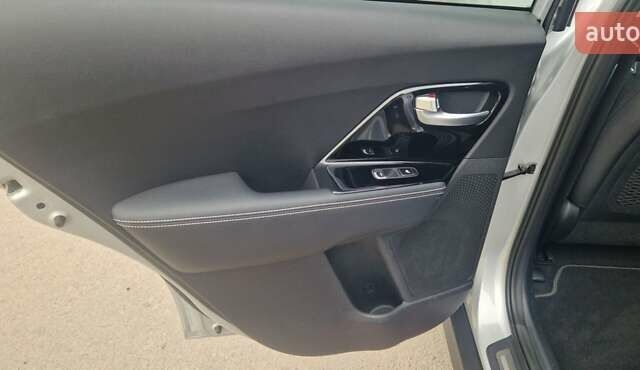 Серый Киа Niro, объемом двигателя 0 л и пробегом 167 тыс. км за 18400 $, фото 24 на Automoto.ua