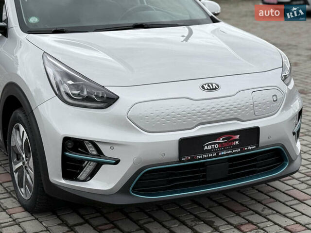 Серый Киа Niro, объемом двигателя 0 л и пробегом 126 тыс. км за 21500 $, фото 3 на Automoto.ua