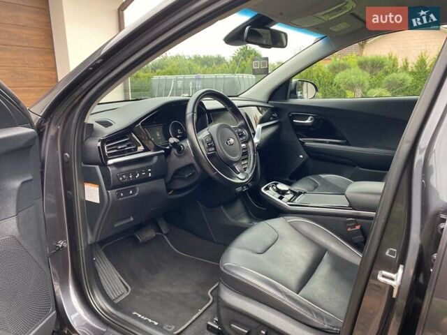 Серый Киа Niro, объемом двигателя 0 л и пробегом 117 тыс. км за 20470 $, фото 19 на Automoto.ua