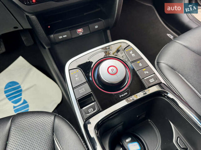 Серый Киа Niro, объемом двигателя 0 л и пробегом 109 тыс. км за 20500 $, фото 52 на Automoto.ua