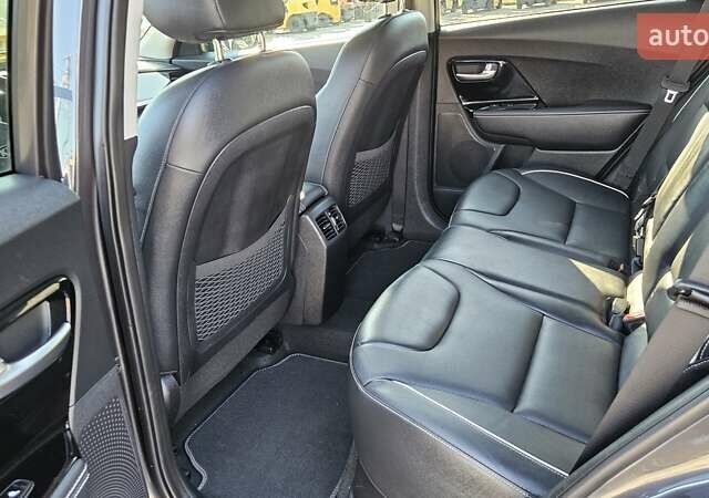 Серый Киа Niro, объемом двигателя 0 л и пробегом 145 тыс. км за 18800 $, фото 21 на Automoto.ua