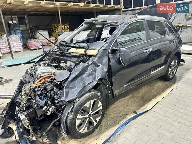 Сірий Кіа Niro, об'ємом двигуна 0 л та пробігом 149 тис. км за 7900 $, фото 3 на Automoto.ua