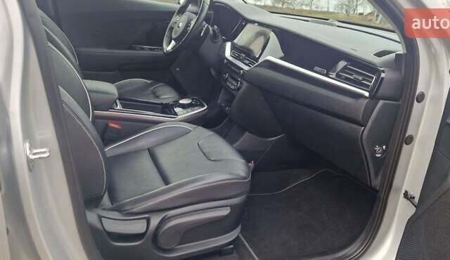 Серый Киа Niro, объемом двигателя 0 л и пробегом 167 тыс. км за 18400 $, фото 13 на Automoto.ua
