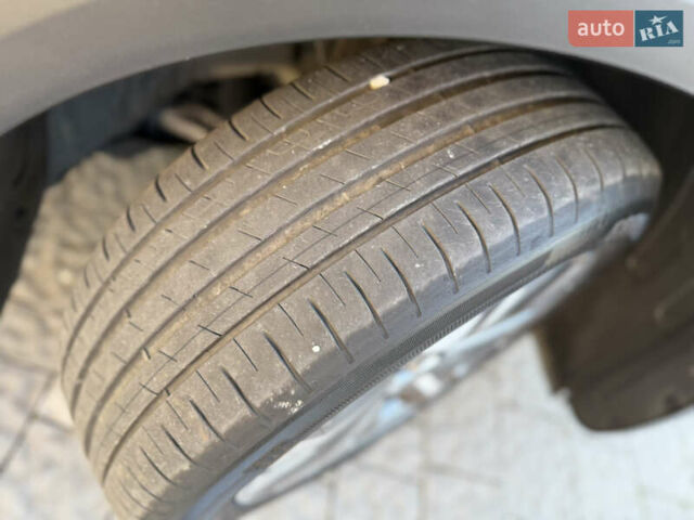 Серый Киа Niro, объемом двигателя 0 л и пробегом 145 тыс. км за 18800 $, фото 102 на Automoto.ua