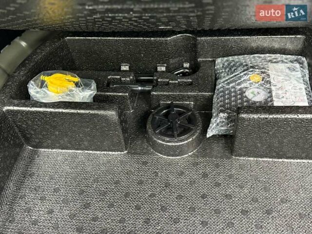 Сірий Кіа Niro, об'ємом двигуна 0 л та пробігом 114 тис. км за 18329 $, фото 31 на Automoto.ua