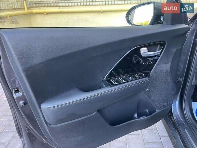 Серый Киа Niro, объемом двигателя 0 л и пробегом 125 тыс. км за 19250 $, фото 51 на Automoto.ua