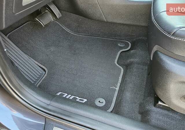 Серый Киа Niro, объемом двигателя 0 л и пробегом 145 тыс. км за 18800 $, фото 16 на Automoto.ua