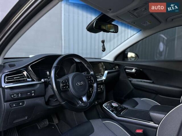 Серый Киа Niro, объемом двигателя 0 л и пробегом 88 тыс. км за 18500 $, фото 18 на Automoto.ua