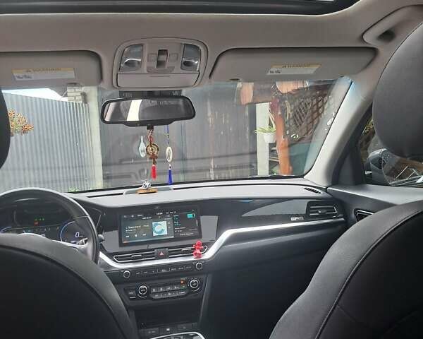 Серый Киа Niro, объемом двигателя 0 л и пробегом 89 тыс. км за 20500 $, фото 13 на Automoto.ua