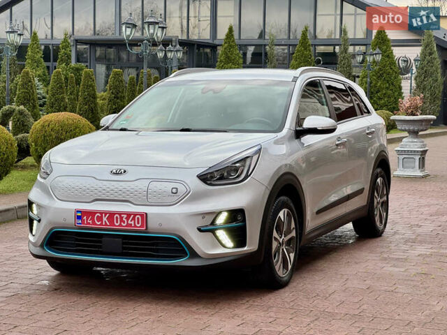 Серый Киа Niro, объемом двигателя 0 л и пробегом 118 тыс. км за 19350 $, фото 7 на Automoto.ua