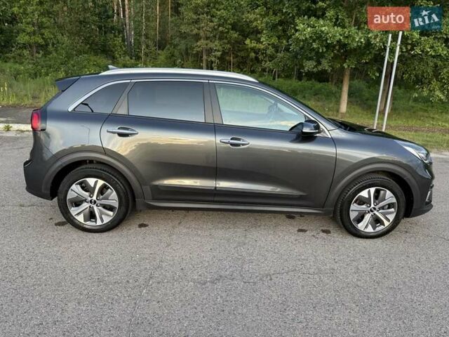 Серый Киа Niro, объемом двигателя 0 л и пробегом 57 тыс. км за 23299 $, фото 6 на Automoto.ua
