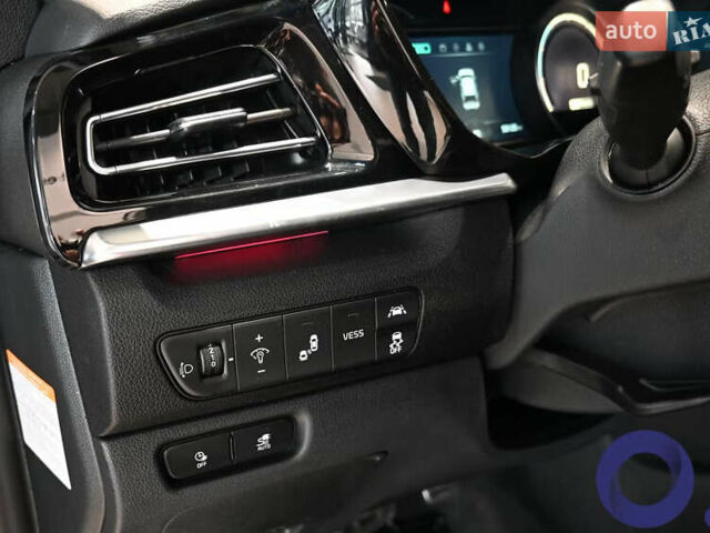 Серый Киа Niro, объемом двигателя 0 л и пробегом 146 тыс. км за 20747 $, фото 13 на Automoto.ua