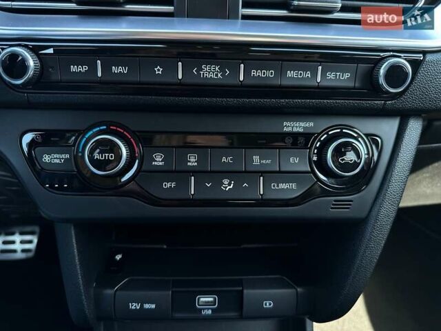 Серый Киа Niro, объемом двигателя 0 л и пробегом 97 тыс. км за 23200 $, фото 47 на Automoto.ua