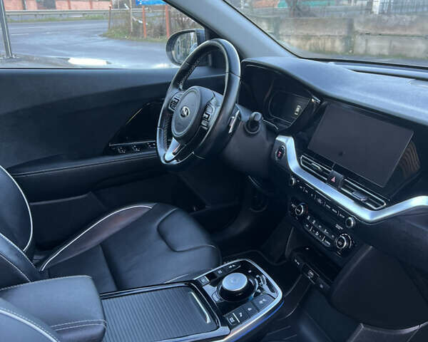 Серый Киа Niro, объемом двигателя 0 л и пробегом 133 тыс. км за 19500 $, фото 27 на Automoto.ua