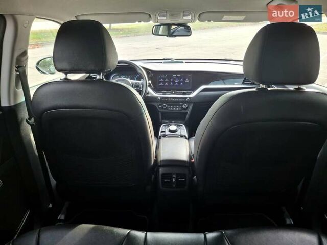 Сірий Кіа Niro, об'ємом двигуна 0 л та пробігом 126 тис. км за 20900 $, фото 28 на Automoto.ua