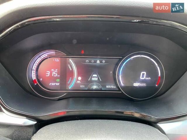 Серый Киа Niro, объемом двигателя 0 л и пробегом 82 тыс. км за 19600 $, фото 14 на Automoto.ua