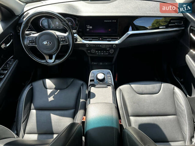 Сірий Кіа Niro, об'ємом двигуна 0 л та пробігом 143 тис. км за 17900 $, фото 23 на Automoto.ua