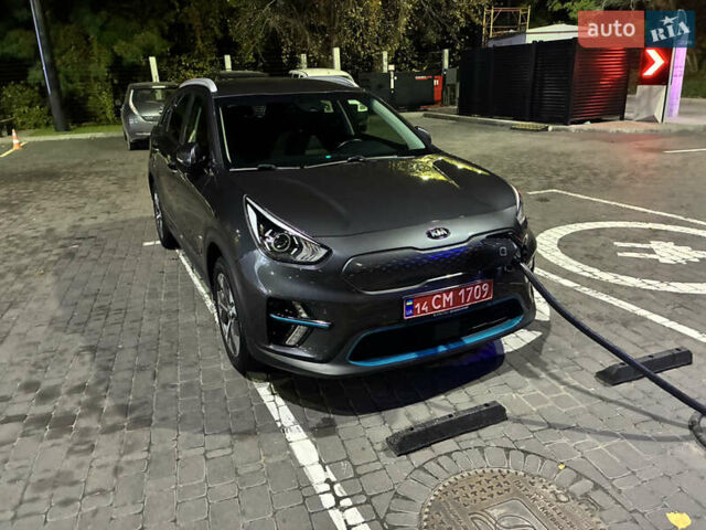 Серый Киа Niro, объемом двигателя 0 л и пробегом 116 тыс. км за 17999 $, фото 1 на Automoto.ua