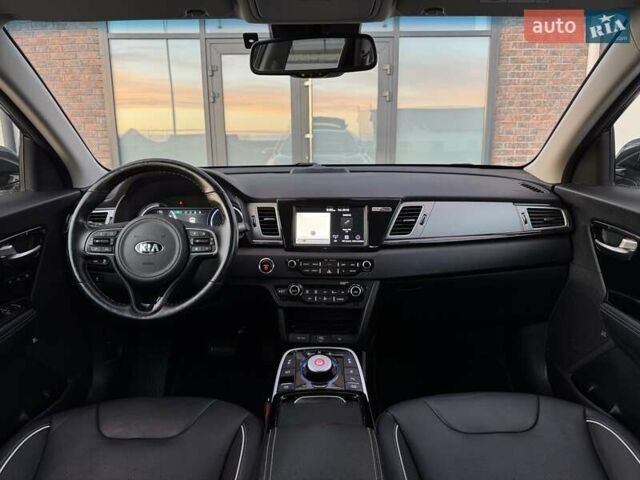 Сірий Кіа Niro, об'ємом двигуна 0 л та пробігом 135 тис. км за 17500 $, фото 2 на Automoto.ua