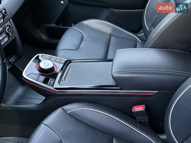 Серый Киа Niro, объемом двигателя 0 л и пробегом 165 тыс. км за 18000 $, фото 36 на Automoto.ua