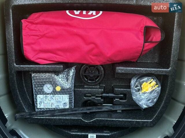 Сірий Кіа Niro, об'ємом двигуна 0 л та пробігом 76 тис. км за 21700 $, фото 48 на Automoto.ua