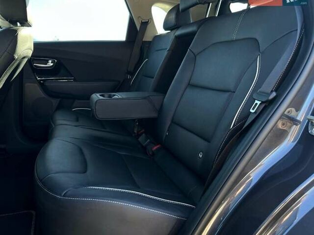 Сірий Кіа Niro, об'ємом двигуна 0 л та пробігом 58 тис. км за 23400 $, фото 81 на Automoto.ua