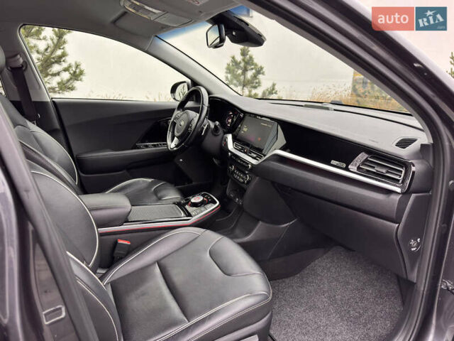 Серый Киа Niro, объемом двигателя 0 л и пробегом 77 тыс. км за 19500 $, фото 27 на Automoto.ua