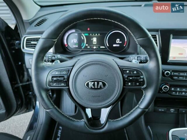 Сірий Кіа Niro, об'ємом двигуна 0 л та пробігом 96 тис. км за 16900 $, фото 16 на Automoto.ua