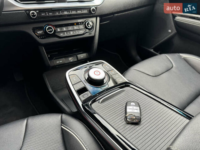 Серый Киа Niro, объемом двигателя 0 л и пробегом 118 тыс. км за 19350 $, фото 87 на Automoto.ua