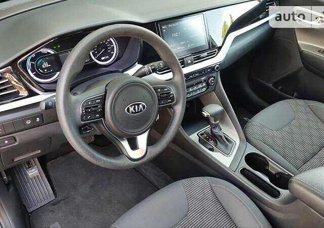 Серый Киа Niro, объемом двигателя 1.6 л и пробегом 4 тыс. км за 20799 $, фото 13 на Automoto.ua