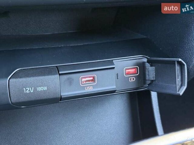 Кіа Niro 2020 у Чернівцях на Automoto.ua Сірий Кіа Niro, об'ємом двигуна 0 л та пробігом 12 тис. км за 19100 $, фото 15 на Automoto.ua