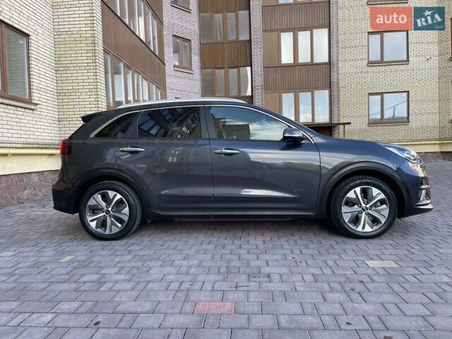 Серый Киа Niro, объемом двигателя 0 л и пробегом 125 тыс. км за 19250 $, фото 24 на Automoto.ua