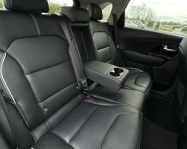 Сірий Кіа Niro, об'ємом двигуна 0 л та пробігом 113 тис. км за 19580 $, фото 36 на Automoto.ua