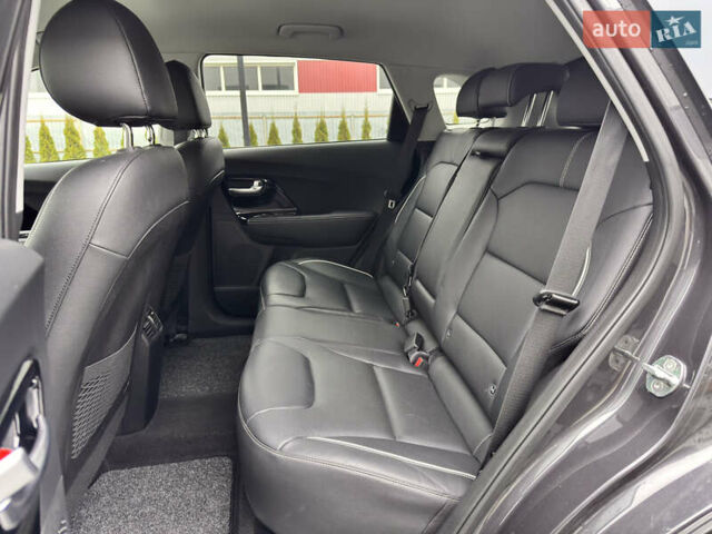 Серый Киа Niro, объемом двигателя 0 л и пробегом 77 тыс. км за 19500 $, фото 20 на Automoto.ua