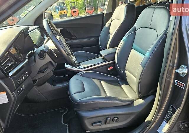 Серый Киа Niro, объемом двигателя 0 л и пробегом 145 тыс. км за 18800 $, фото 14 на Automoto.ua